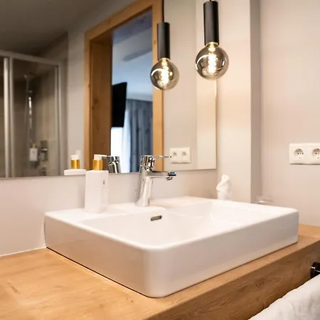 St.lukas 3* פונדס